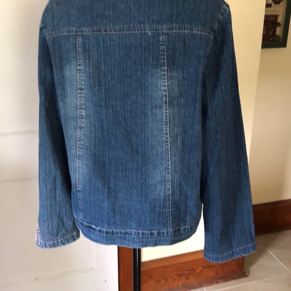 Yilukadan denim jacket size with embellished cuffs size xxl. - Picture 5 of 6